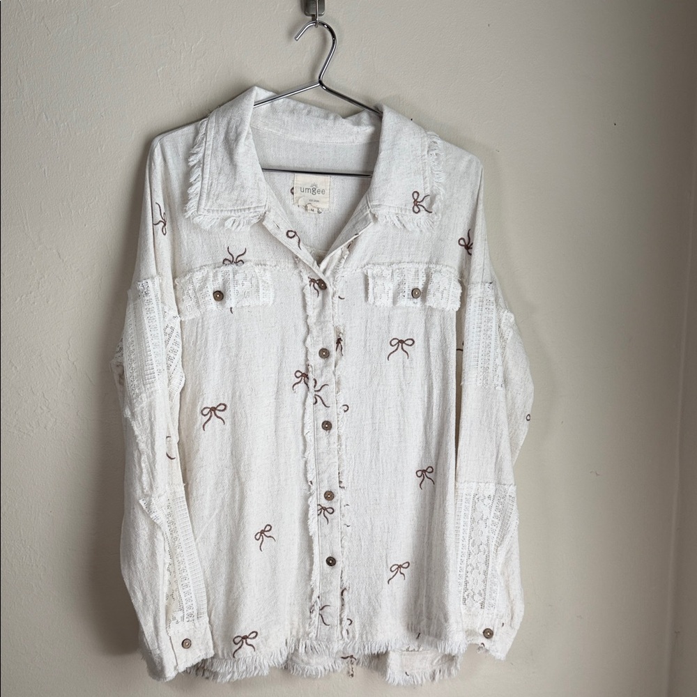 Umgee White Button-Down Shirt with Bow Embroidery